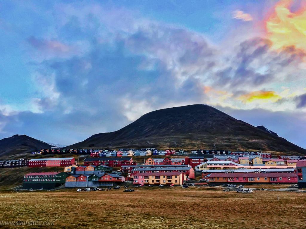 The colourful town of Longyearbyen